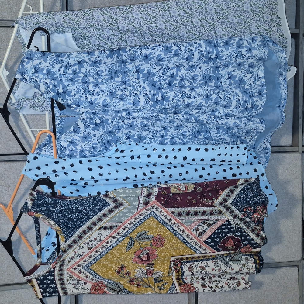 Women's Sleevles Blouse Bundle- Like New!